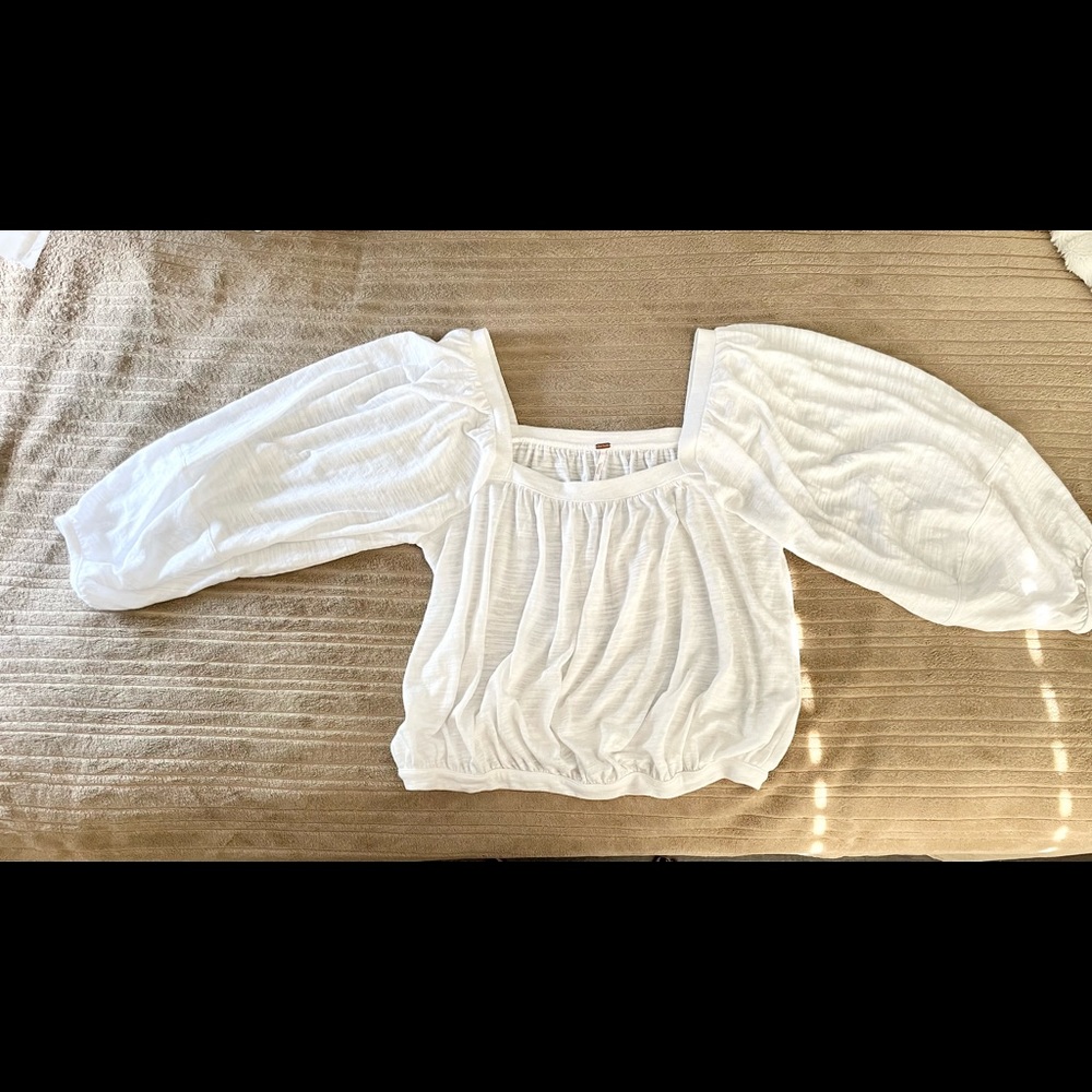 Like new Free People balloon sleeve top!